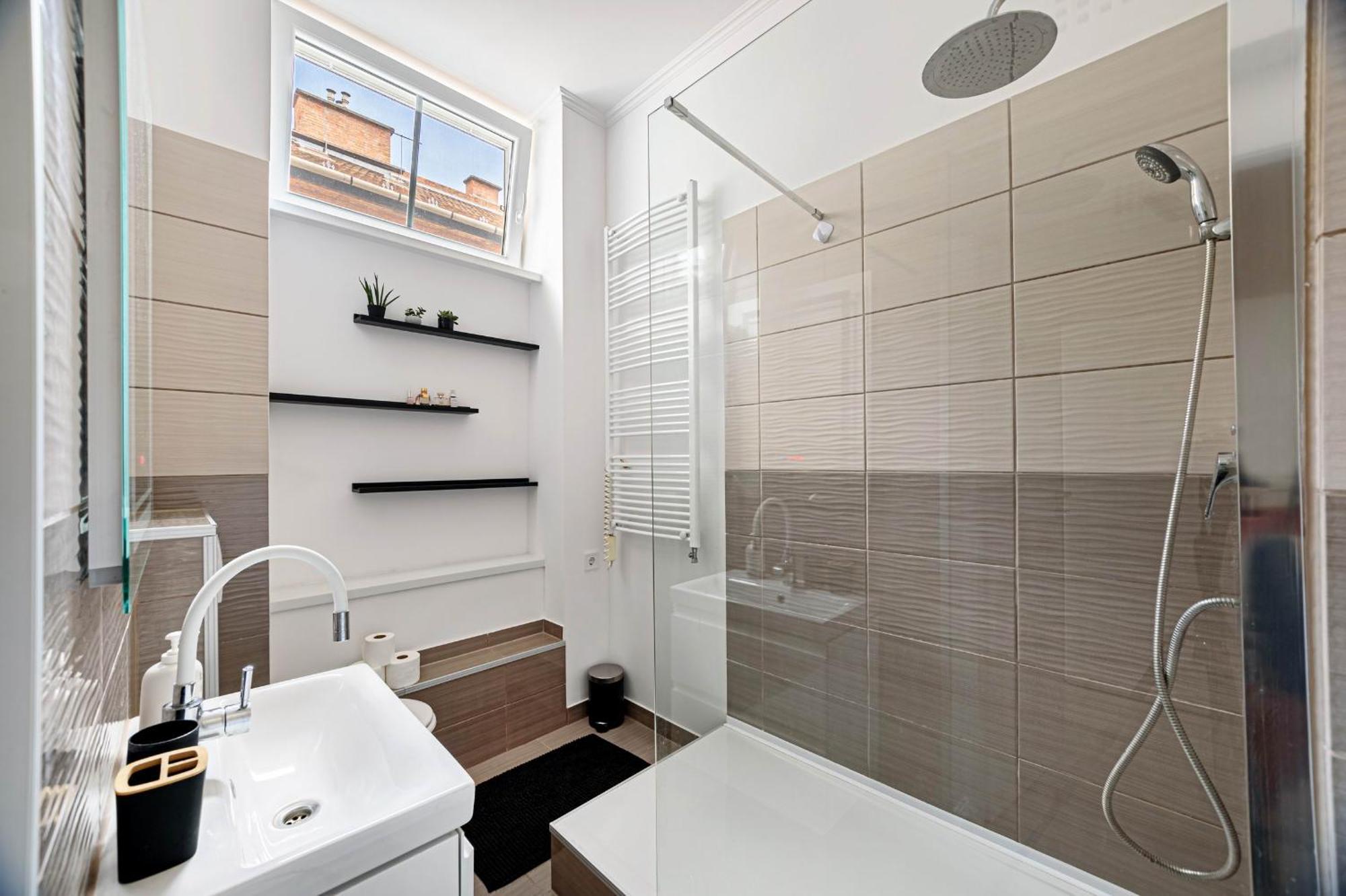 Chic 2br Flat Near The Opera Budapest