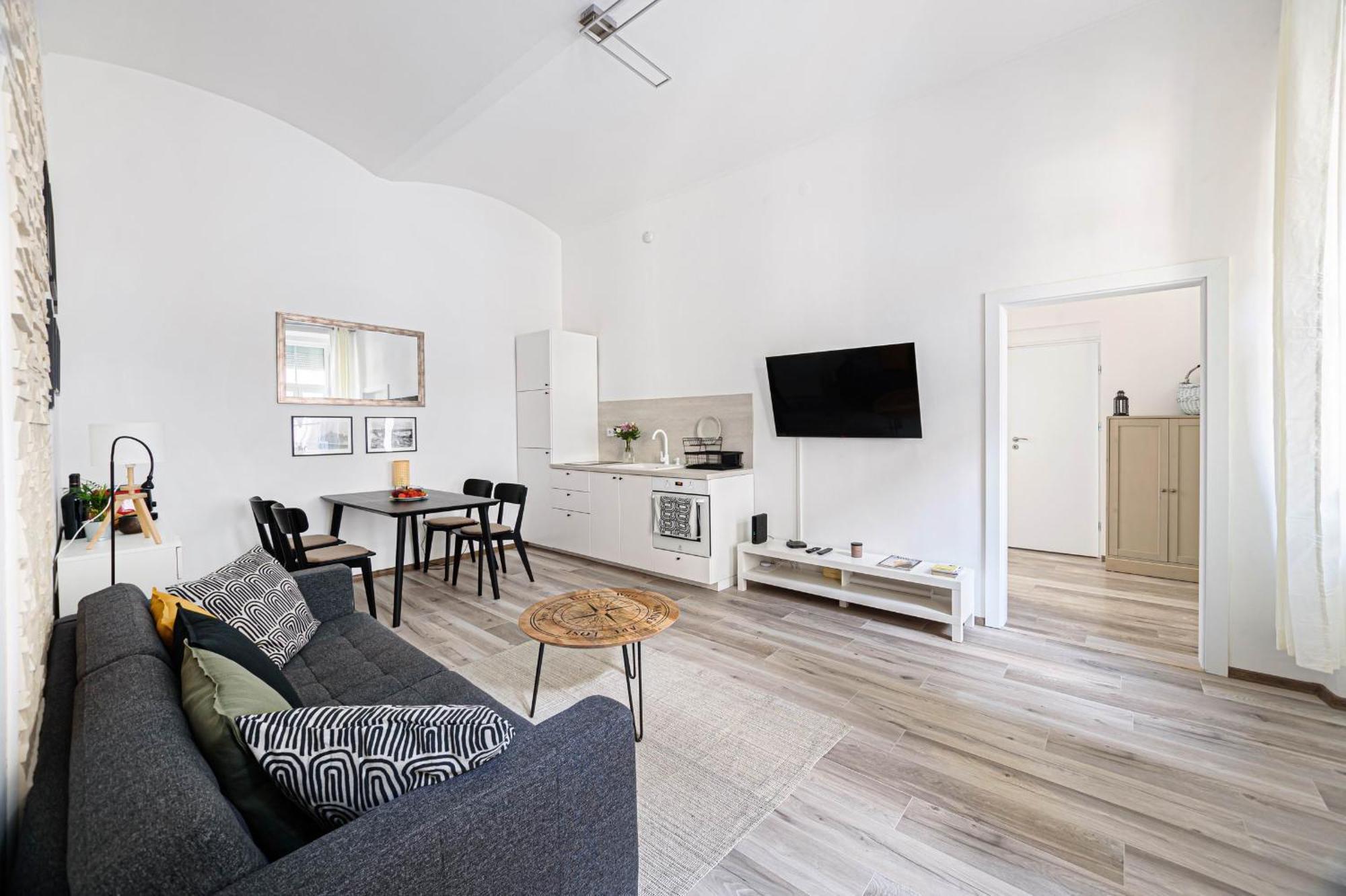 Chic 2br Flat Near The Opera * Budapest