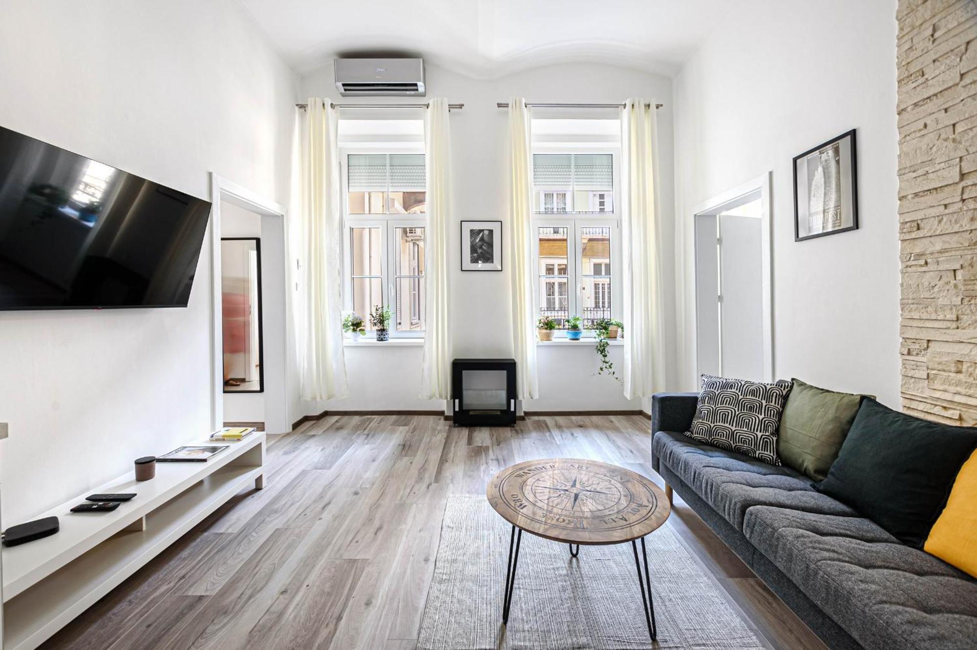 Chic 2br Flat Near The Opera Budapest
